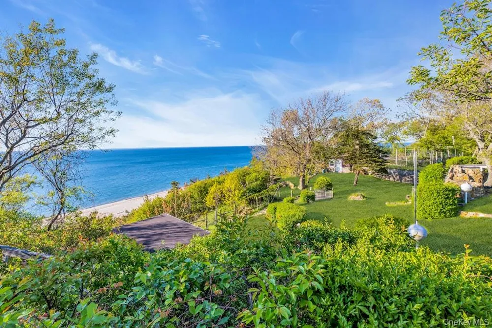 995 Red Fox Road Mattituck, NY 11952