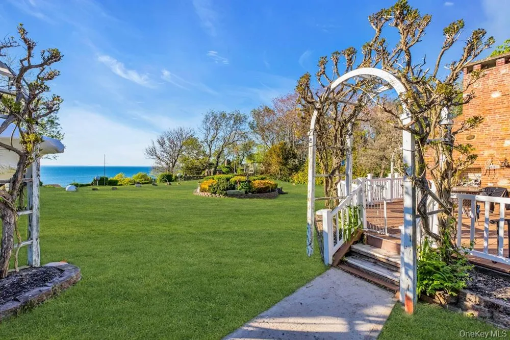 995 Red Fox Road Mattituck, NY 11952