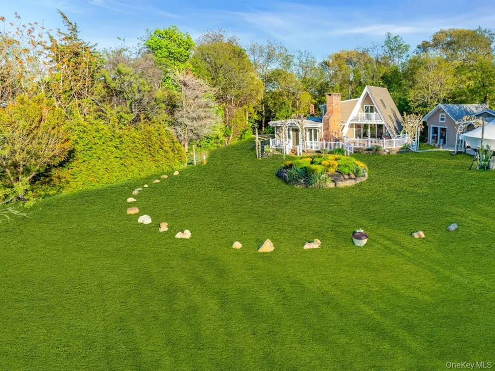 995 Red Fox Road Mattituck, NY 11952