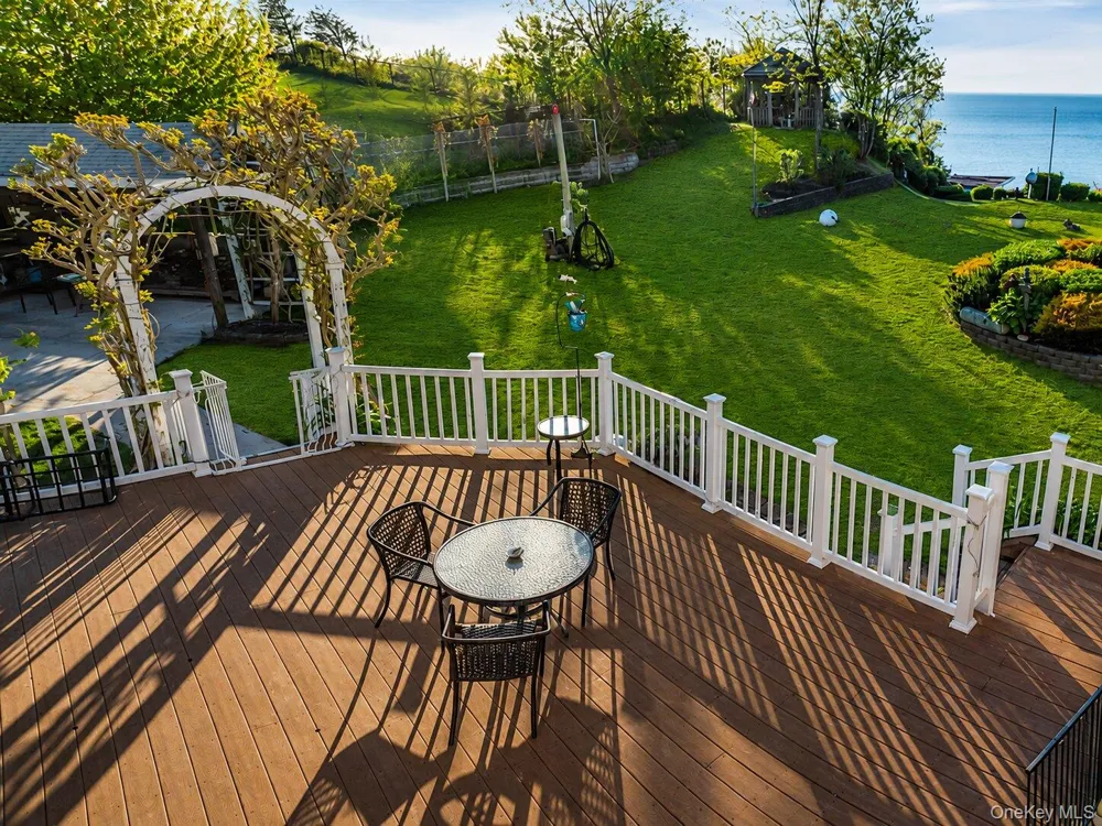 995 Red Fox Road Mattituck, NY 11952