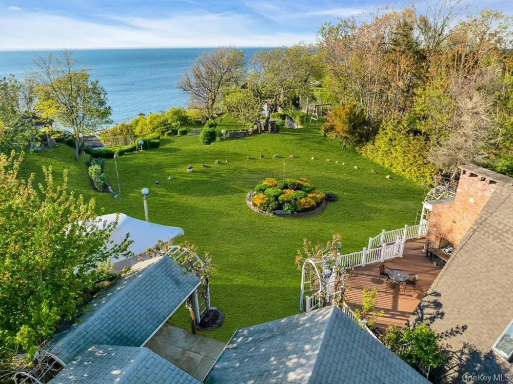 995 Red Fox Road Mattituck, NY 11952