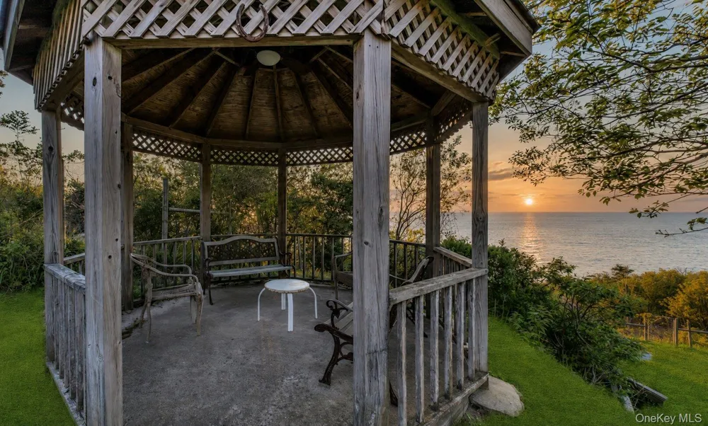 995 Red Fox Road Mattituck, NY 11952