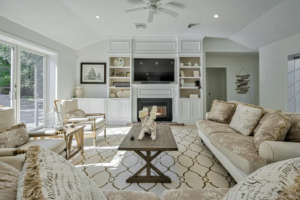 39 Sloop Walk Ocean Beach, NY 11770