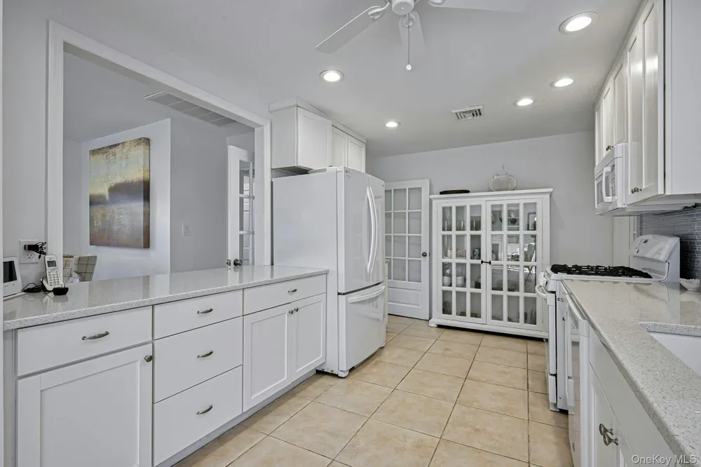 39 Sloop Walk Ocean Beach, NY 11770
