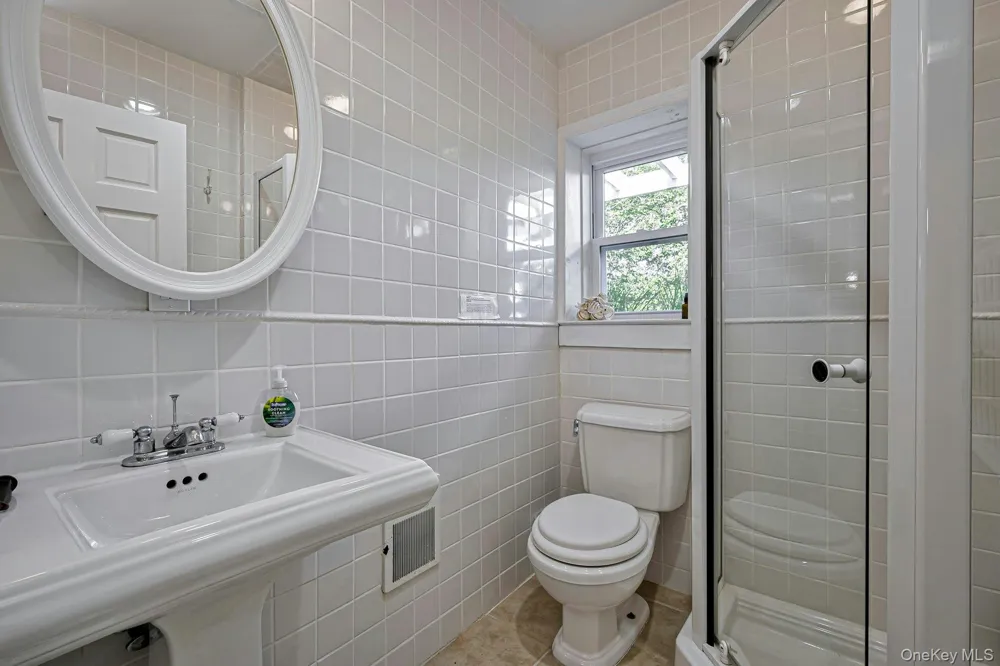 39 Sloop Walk Ocean Beach, NY 11770