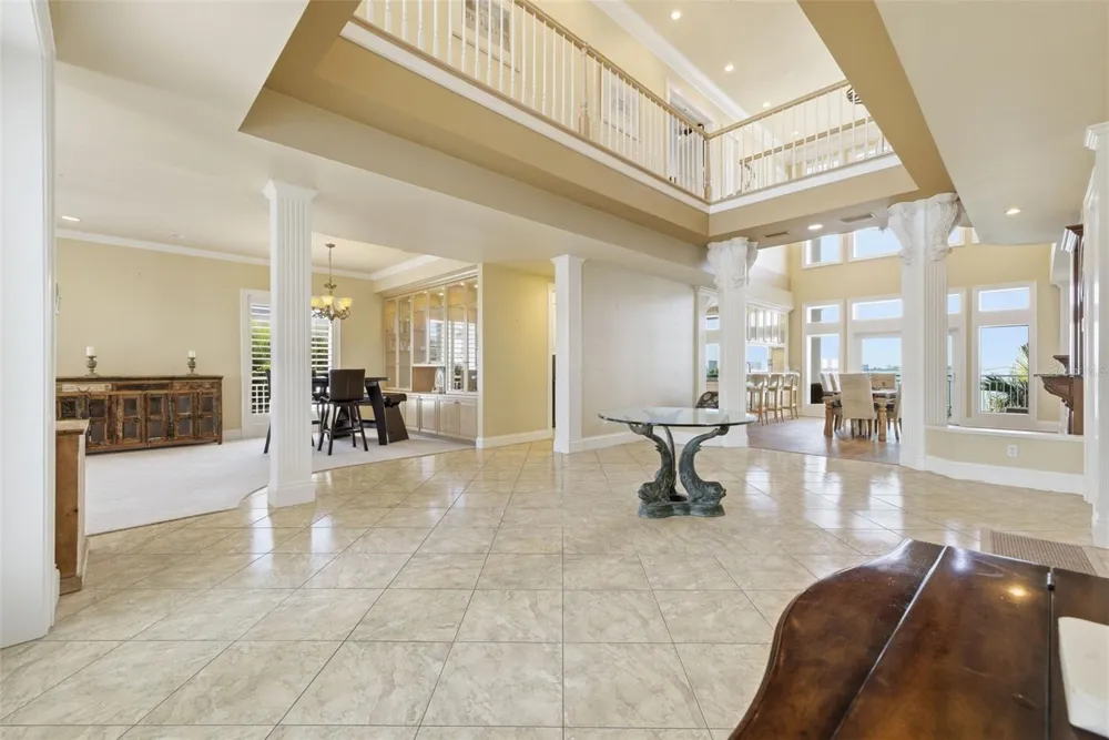 24 PINE CIRCLE Belleair, FL 33756