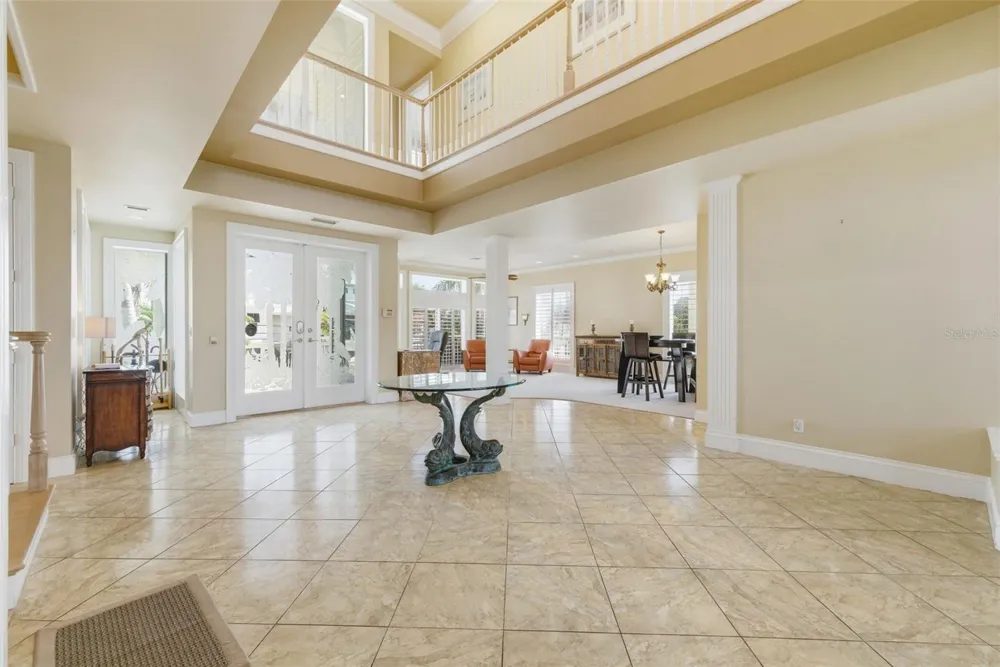 24 PINE CIRCLE Belleair, FL 33756