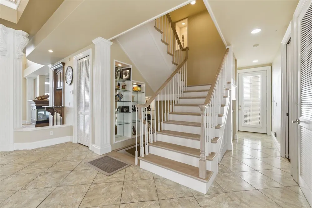 24 PINE CIRCLE Belleair, FL 33756