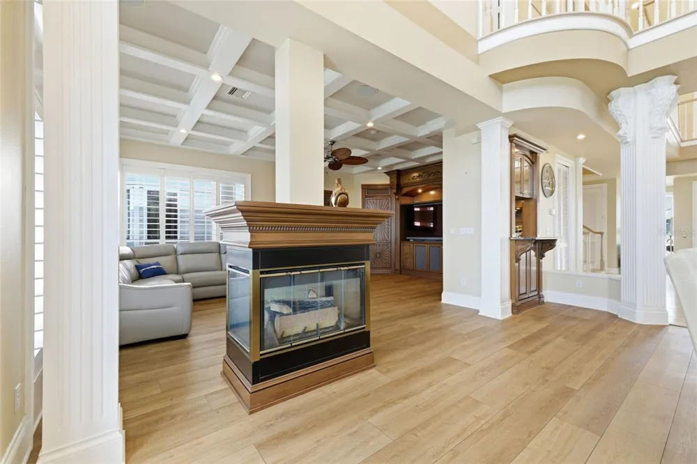 24 PINE CIRCLE Belleair, FL 33756