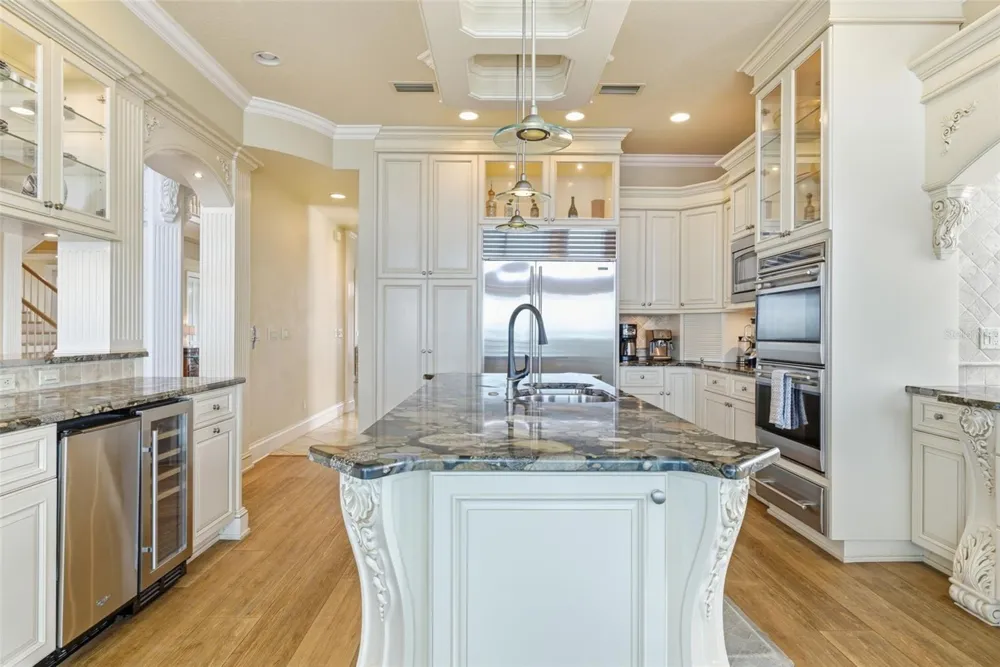 24 PINE CIRCLE Belleair, FL 33756