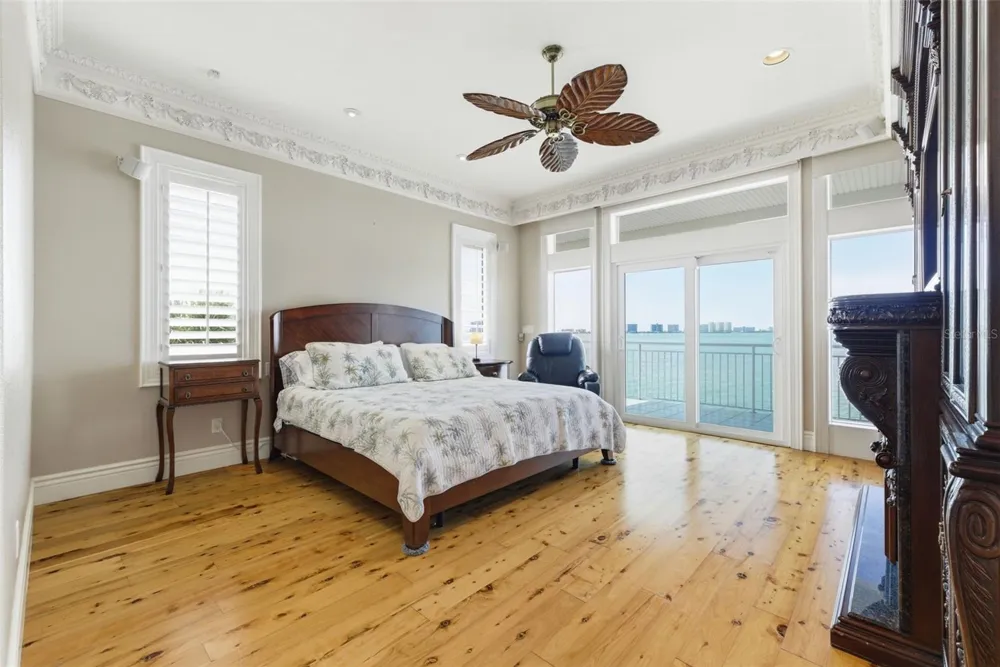 24 PINE CIRCLE Belleair, FL 33756