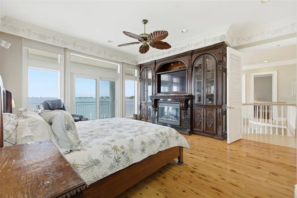 24 PINE CIRCLE Belleair, FL 33756