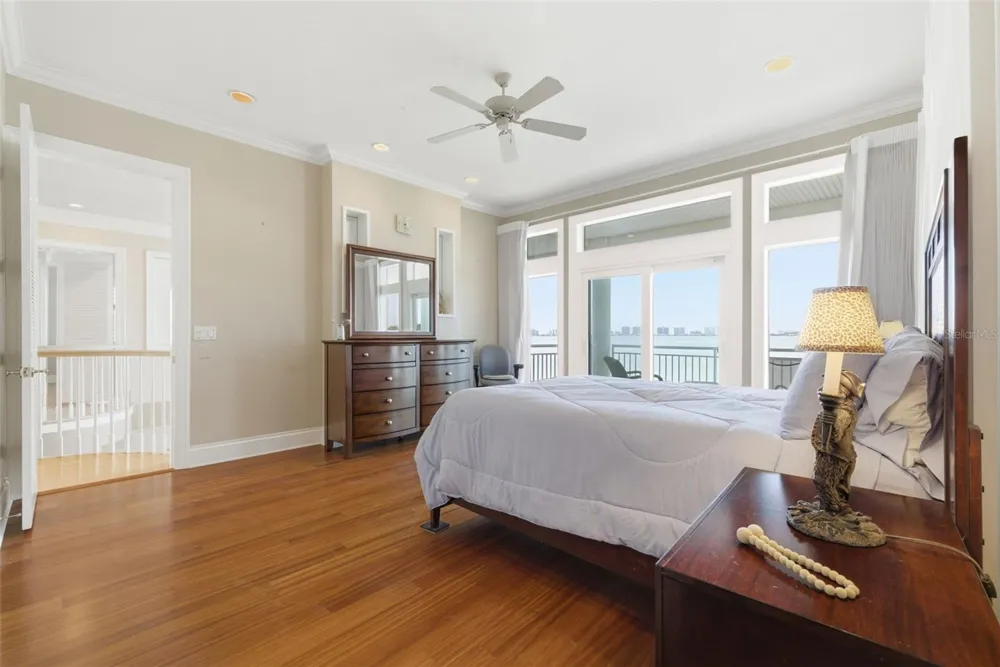 24 PINE CIRCLE Belleair, FL 33756