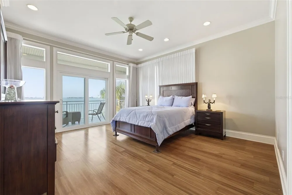 24 PINE CIRCLE Belleair, FL 33756