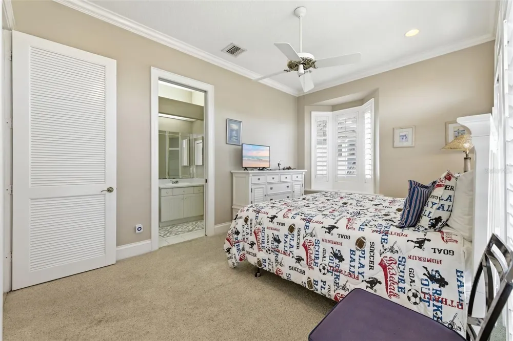 24 PINE CIRCLE Belleair, FL 33756