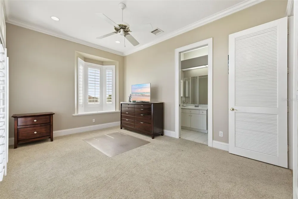 24 PINE CIRCLE Belleair, FL 33756