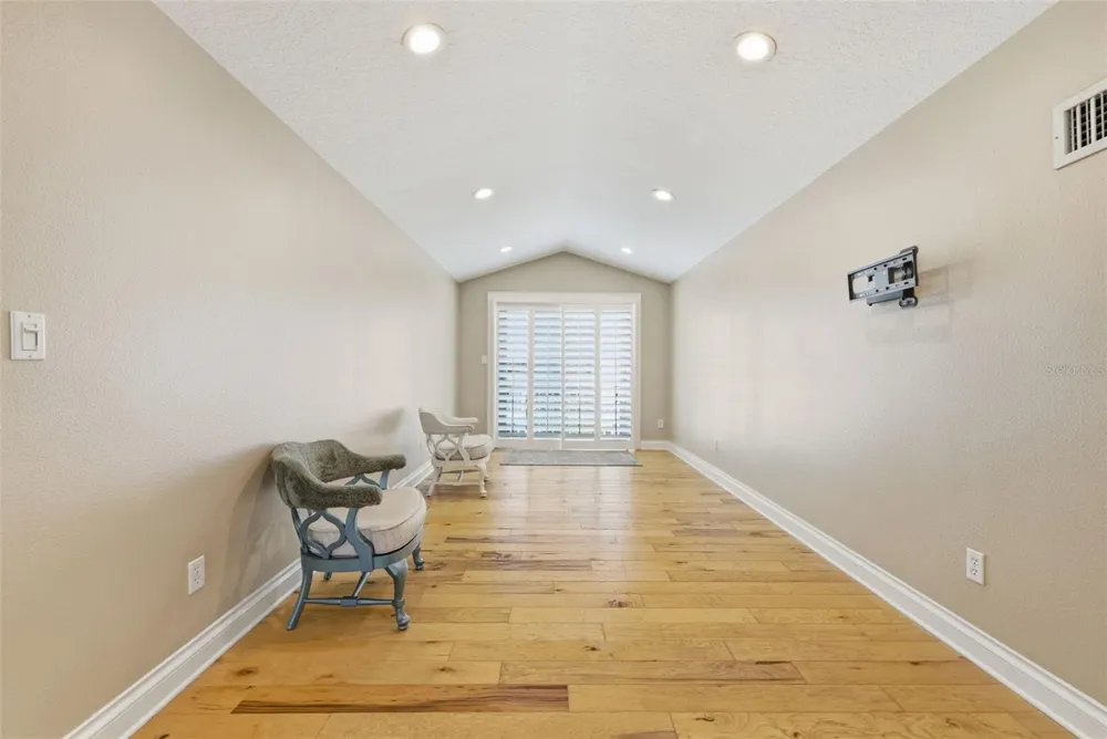 24 PINE CIRCLE Belleair, FL 33756