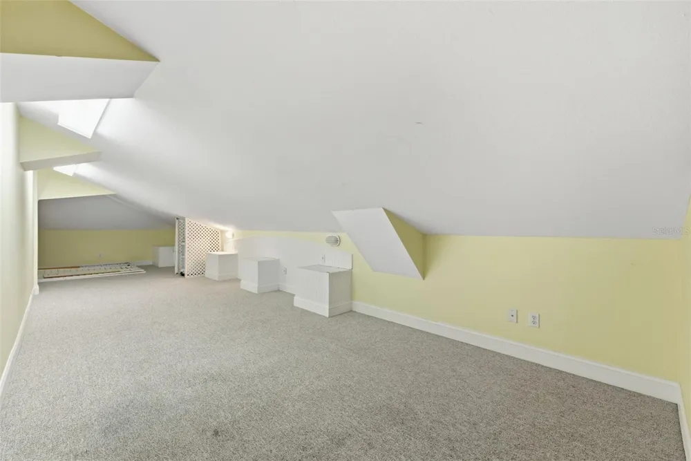 24 PINE CIRCLE Belleair, FL 33756