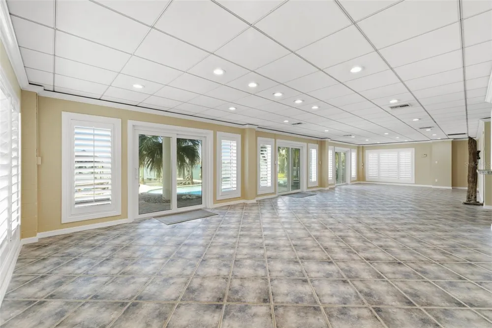 24 PINE CIRCLE Belleair, FL 33756