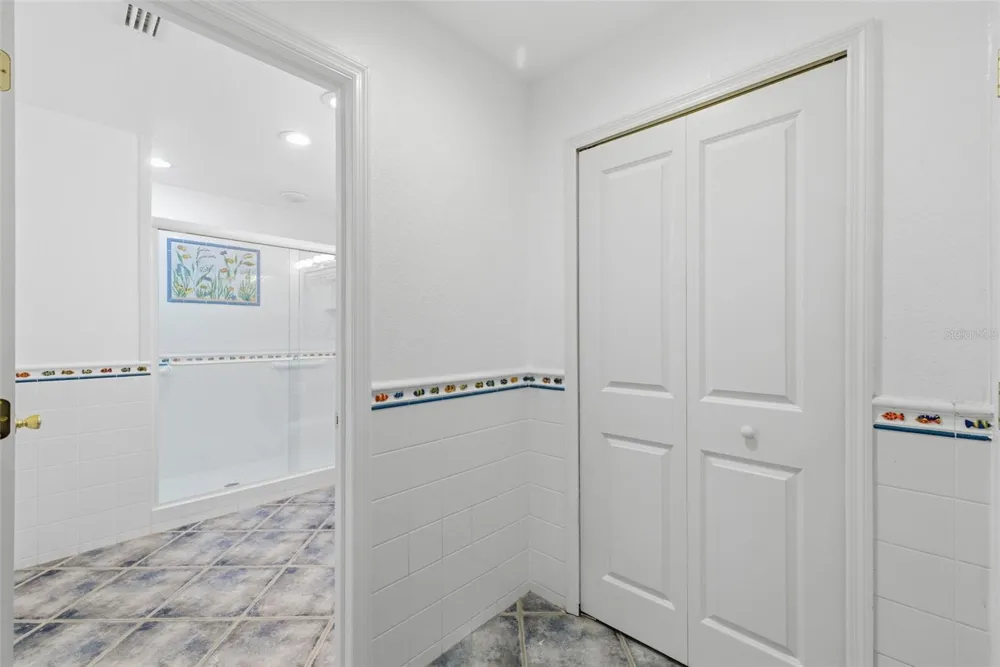 24 PINE CIRCLE Belleair, FL 33756