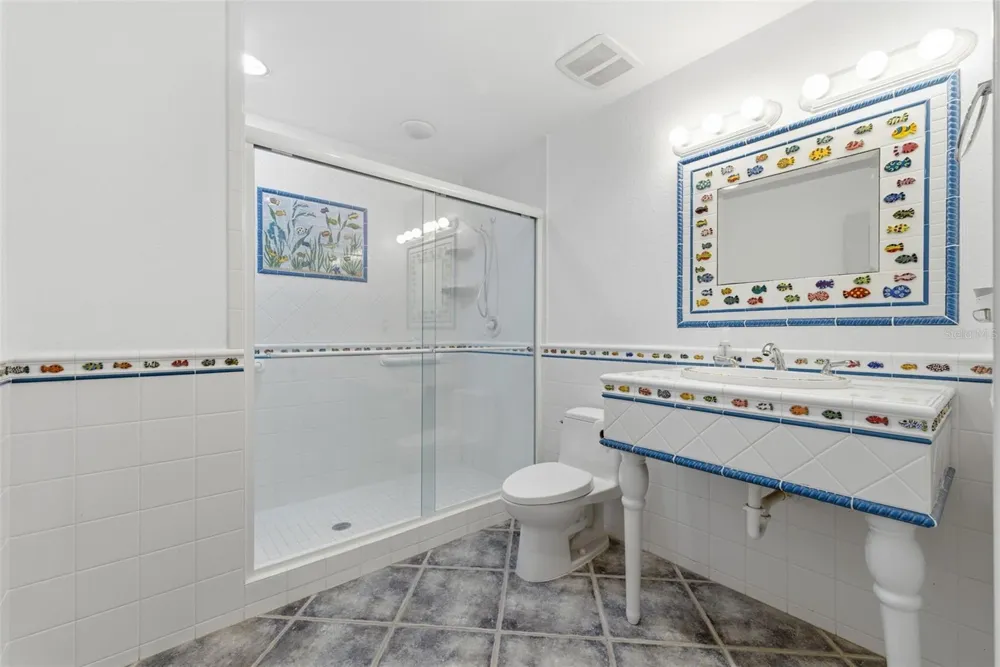 24 PINE CIRCLE Belleair, FL 33756