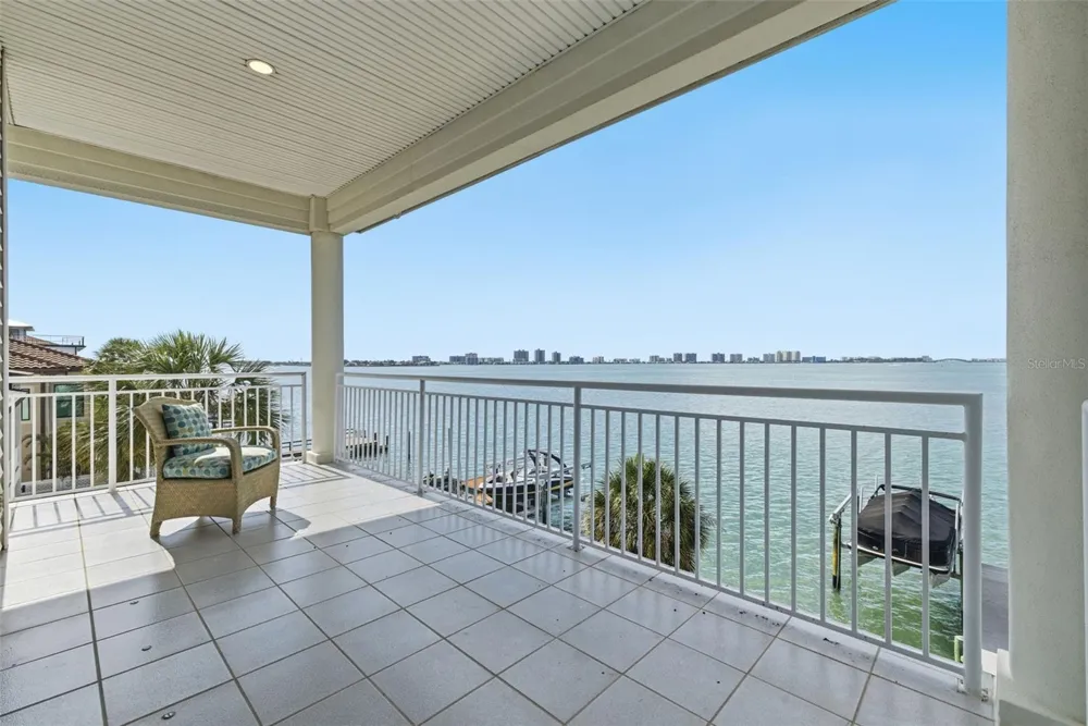 24 PINE CIRCLE Belleair, FL 33756