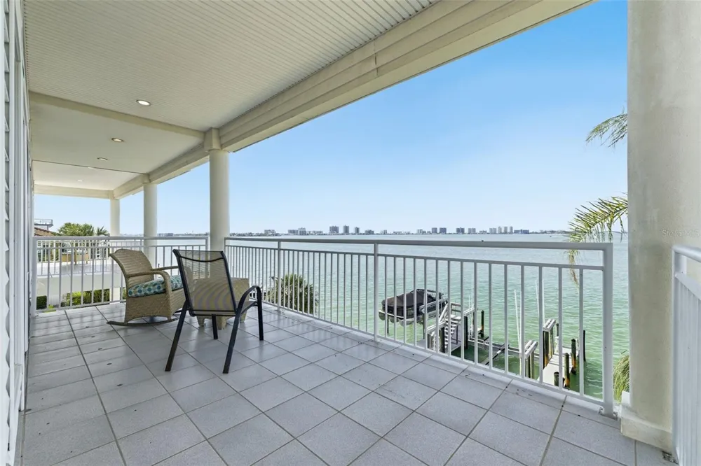 24 PINE CIRCLE Belleair, FL 33756
