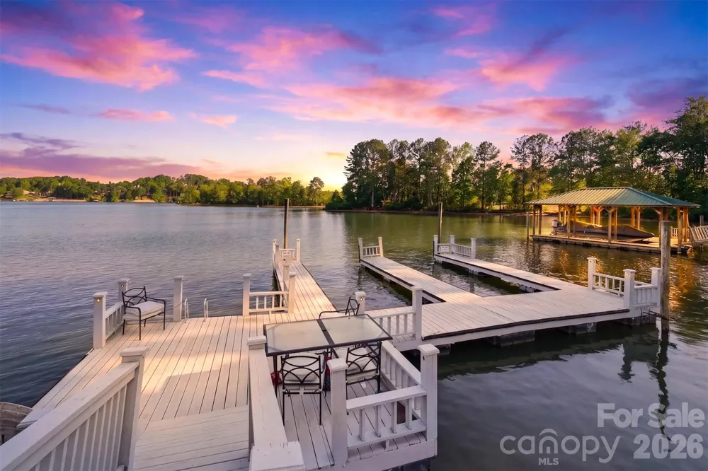 19 Heron Cove Loop #B Hickory, NC 28601