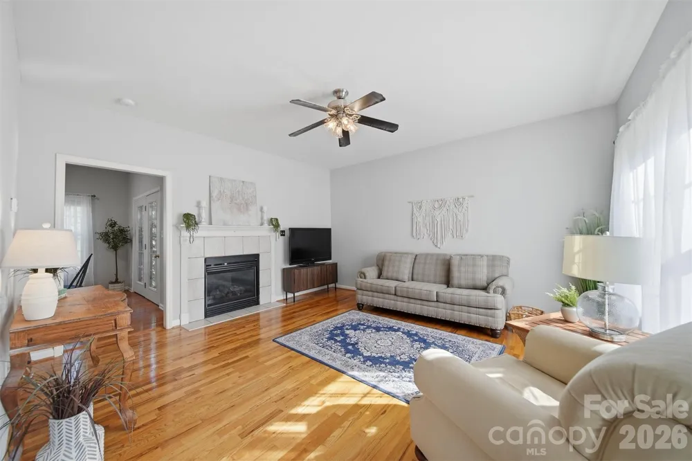 19 Heron Cove Loop #B Hickory, NC 28601