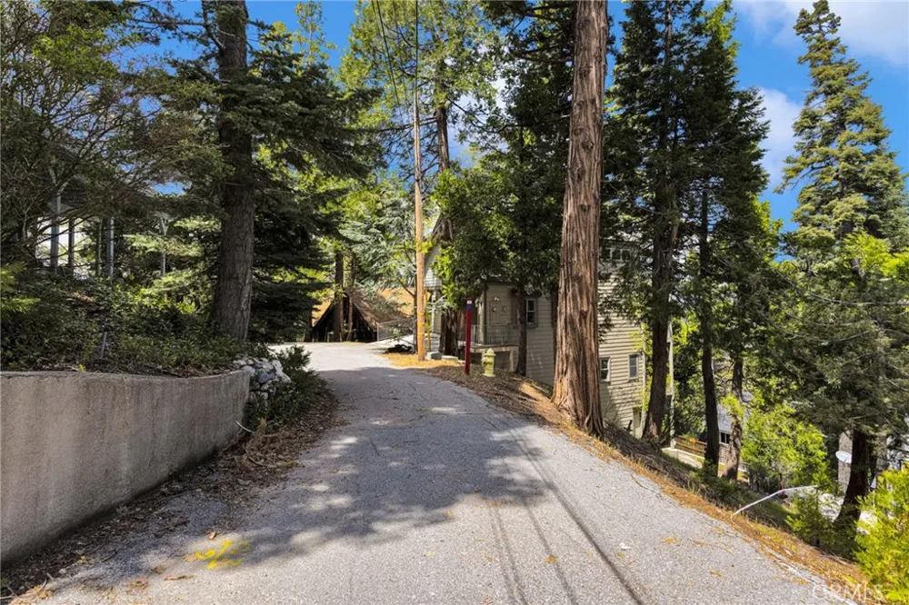 325 Mittry Lake Arrowhead, CA 92352