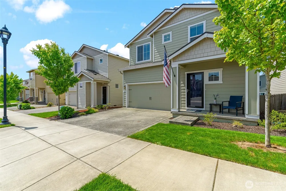 1228 W 16TH AVENUE La Center, WA 98629