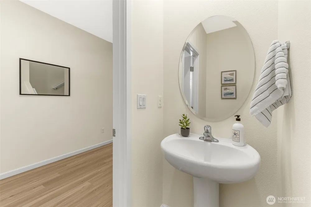 1228 W 16TH AVENUE La Center, WA 98629