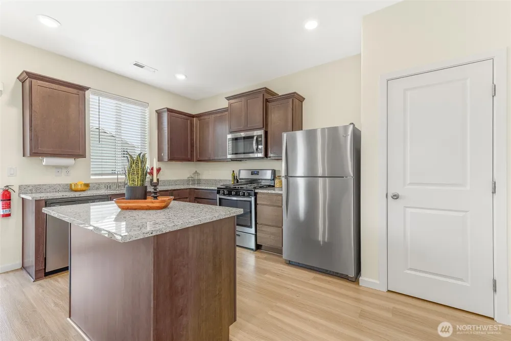 1228 W 16TH AVENUE La Center, WA 98629