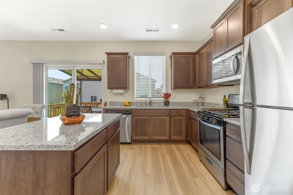 1228 W 16TH AVENUE La Center, WA 98629