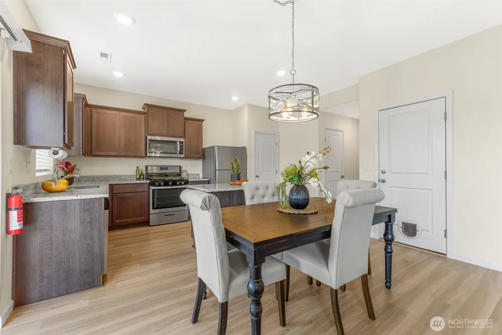 1228 W 16TH AVENUE La Center, WA 98629
