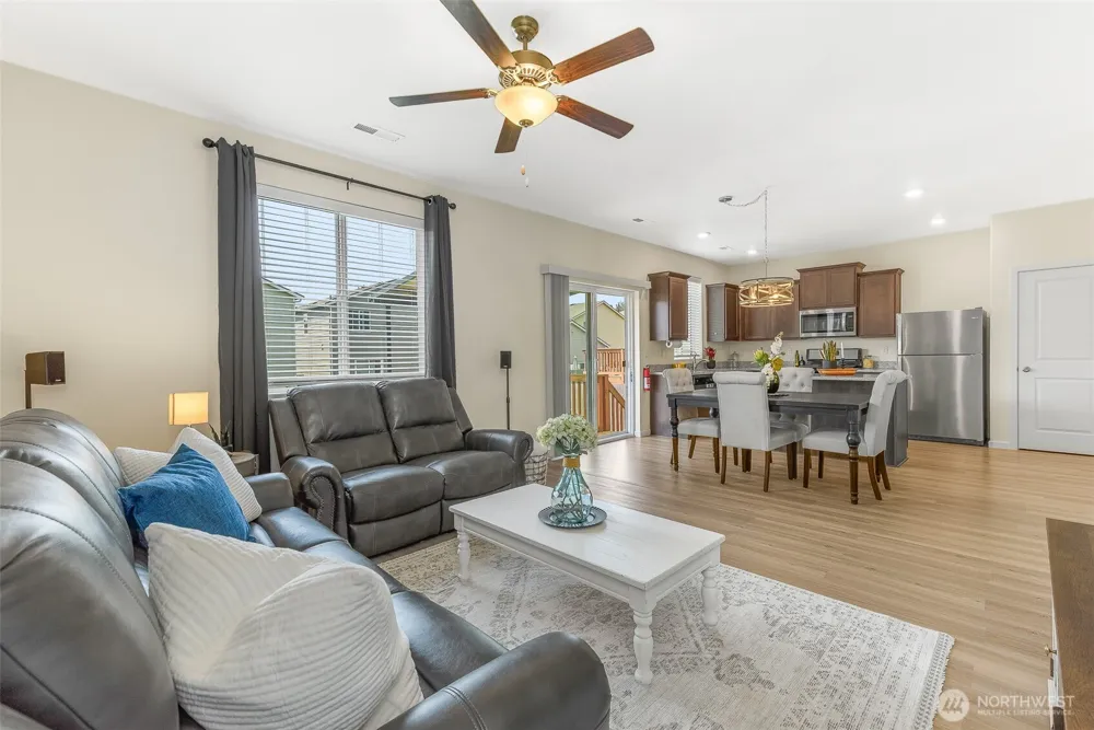 1228 W 16TH AVENUE La Center, WA 98629