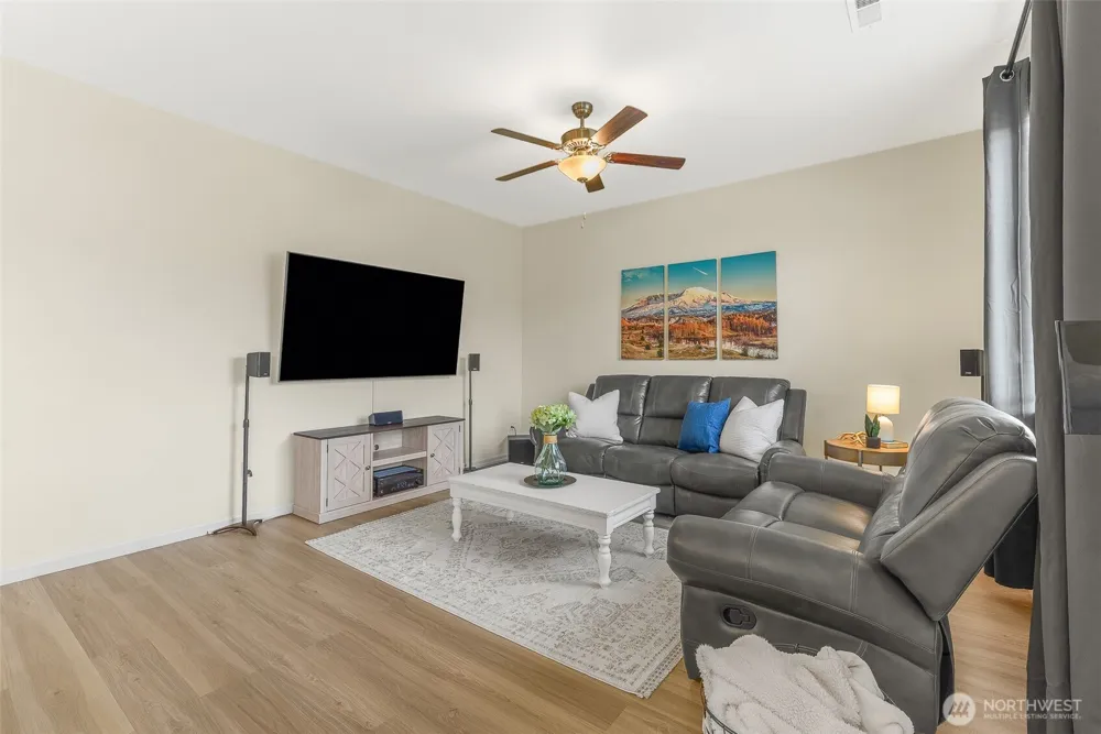 1228 W 16TH AVENUE La Center, WA 98629