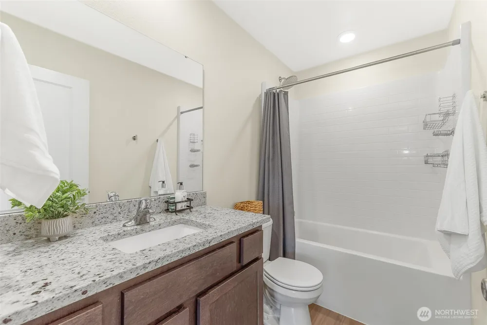 1228 W 16TH AVENUE La Center, WA 98629