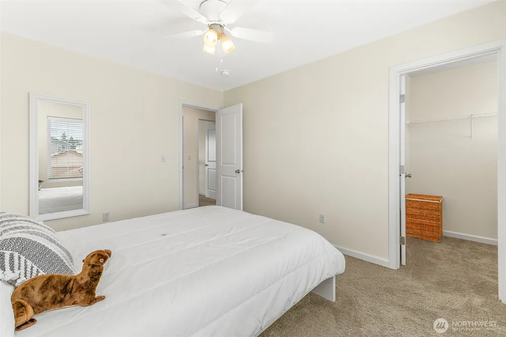 1228 W 16TH AVENUE La Center, WA 98629
