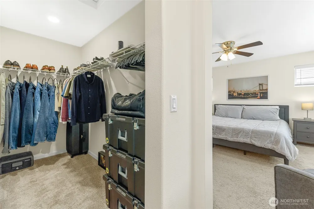 1228 W 16TH AVENUE La Center, WA 98629