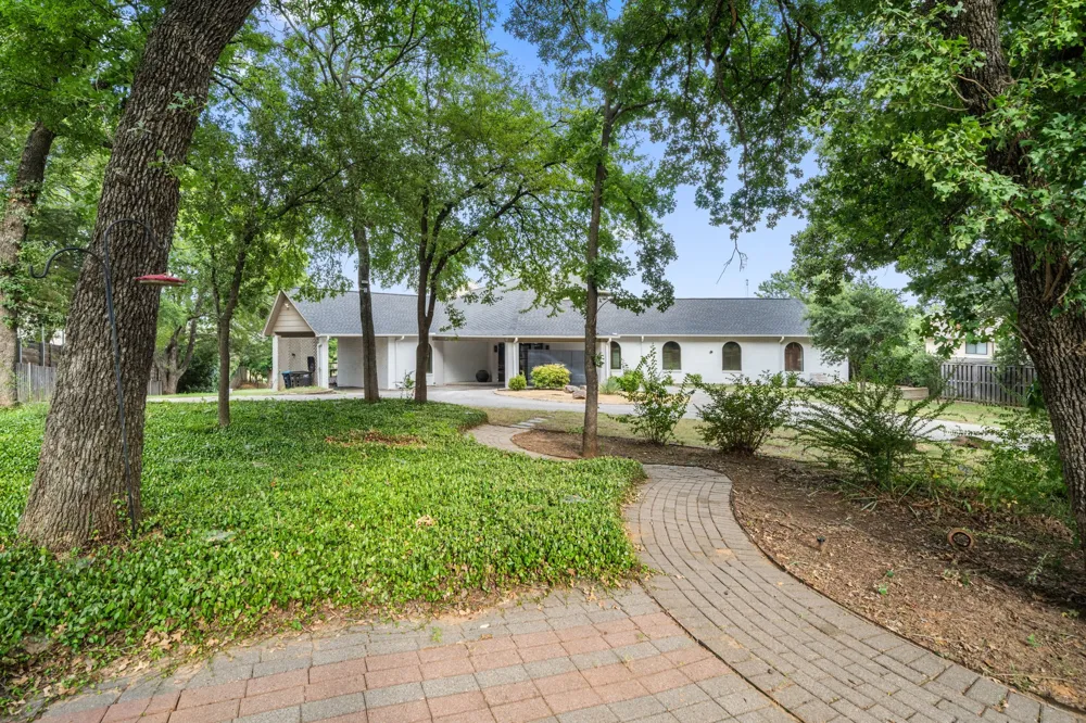 8542 Meadowbrook Drive Fort Worth, TX 76120