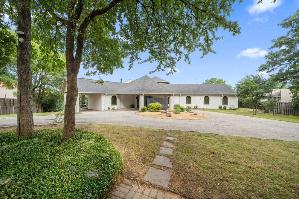 8542 Meadowbrook Drive Fort Worth, TX 76120