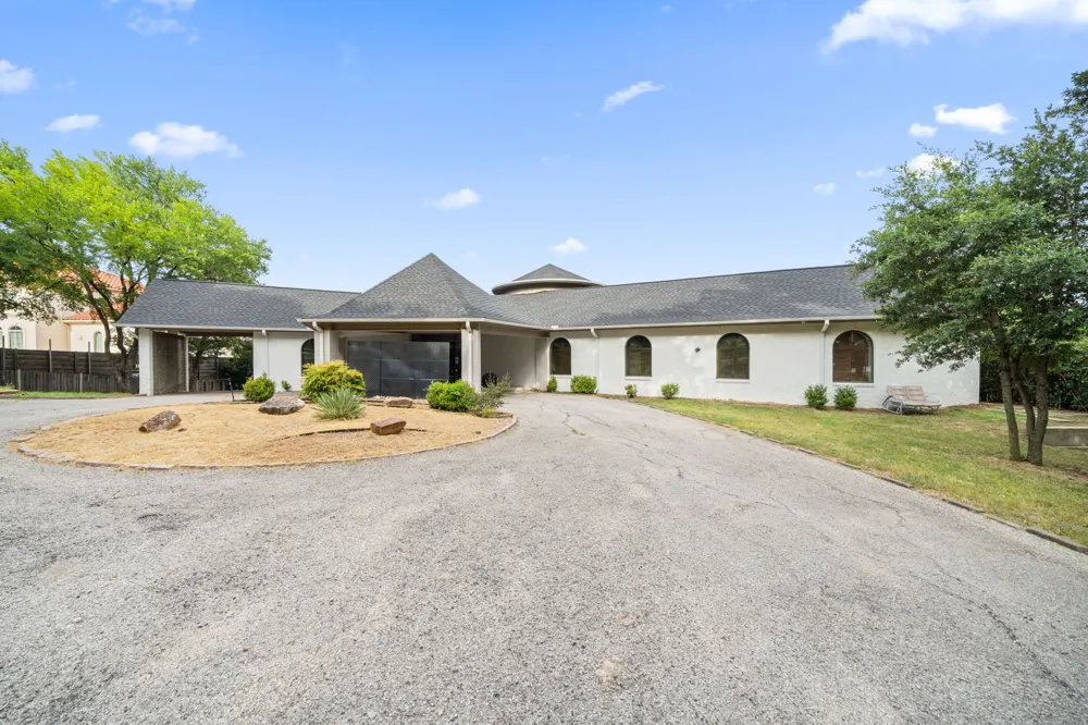 8542 Meadowbrook Drive Fort Worth, TX 76120