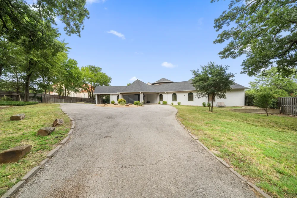 8542 Meadowbrook Drive Fort Worth, TX 76120