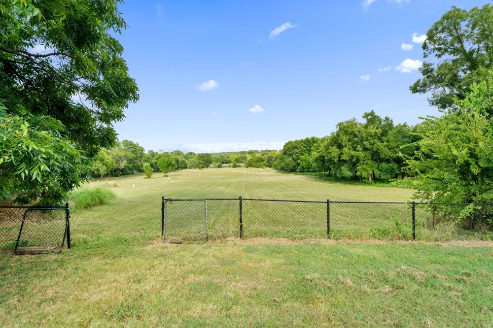 8542 Meadowbrook Drive Fort Worth, TX 76120