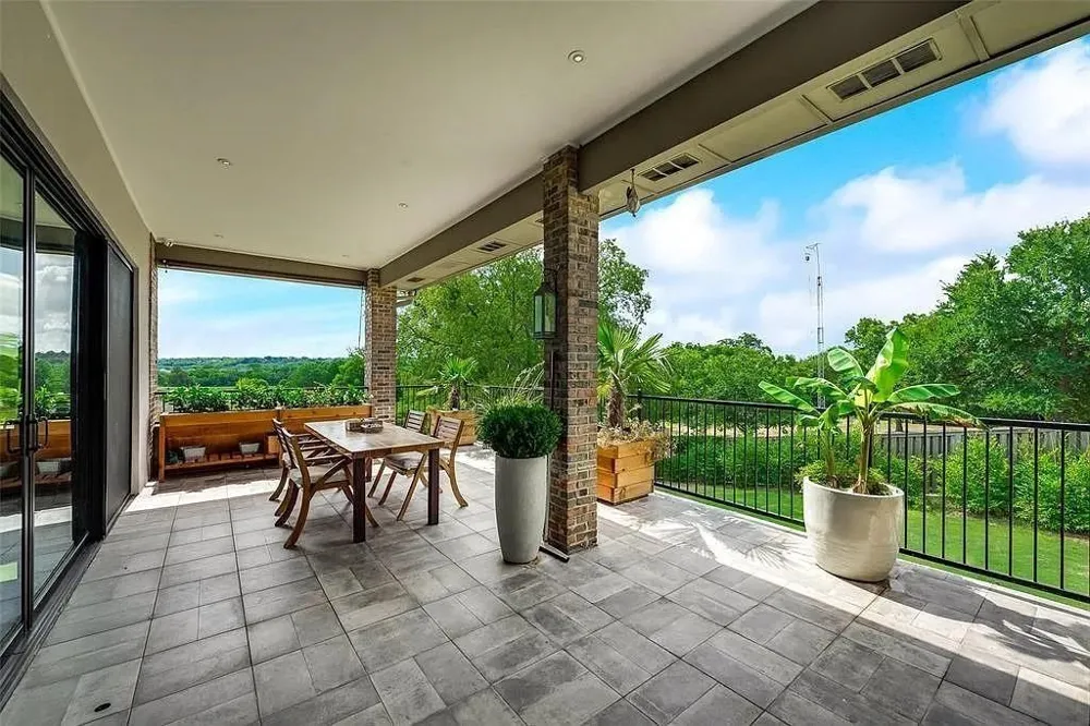8542 Meadowbrook Drive Fort Worth, TX 76120