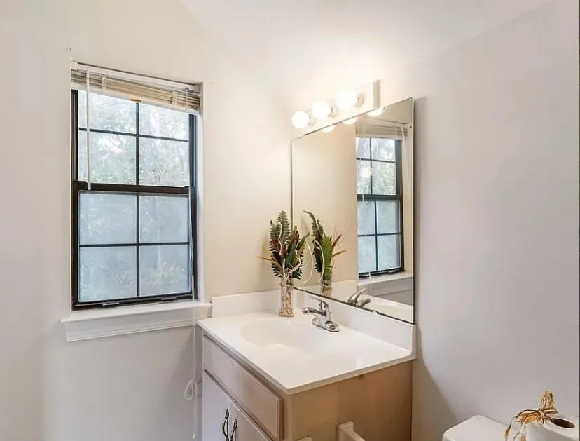 1525 W Black Island Road Darien, GA 31305
