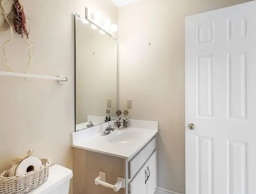 1525 W Black Island Road Darien, GA 31305