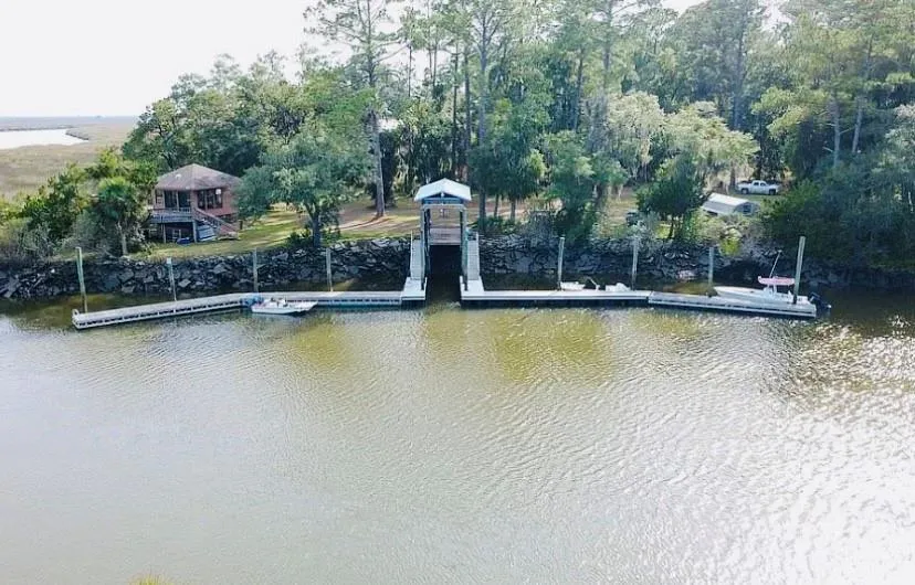 1525 W Black Island Road Darien, GA 31305