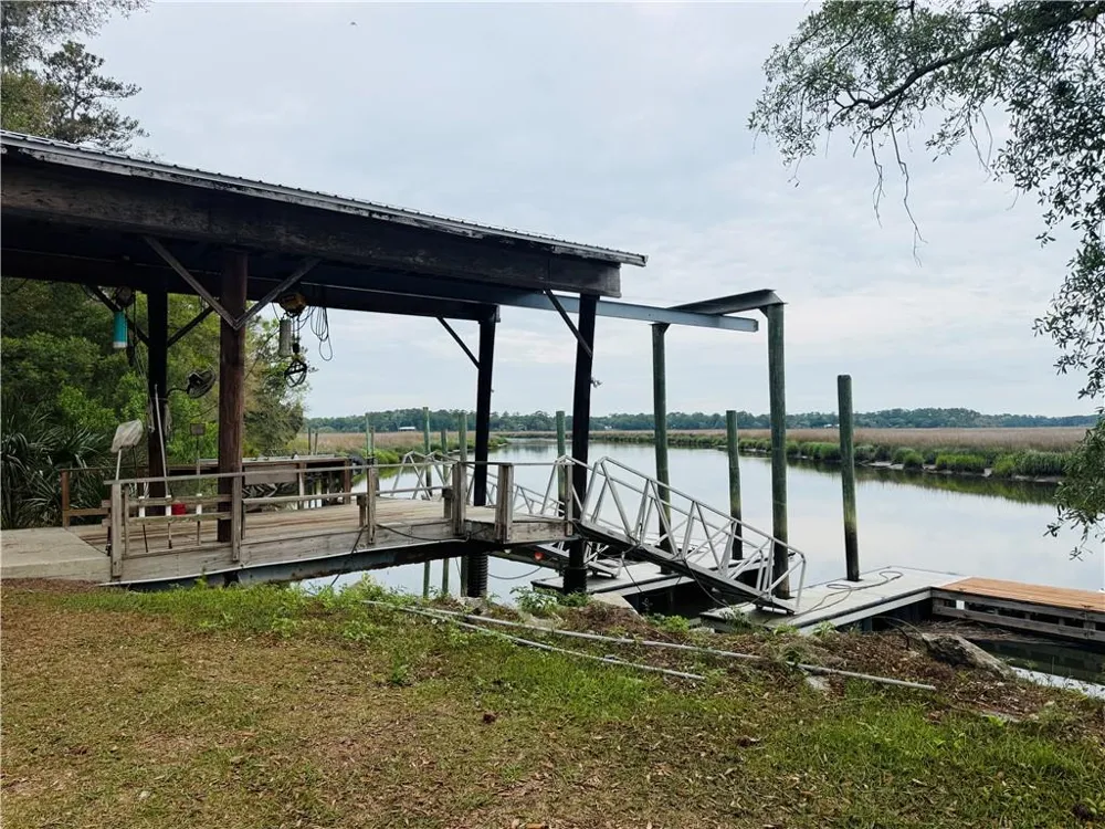 1525 W Black Island Road Darien, GA 31305